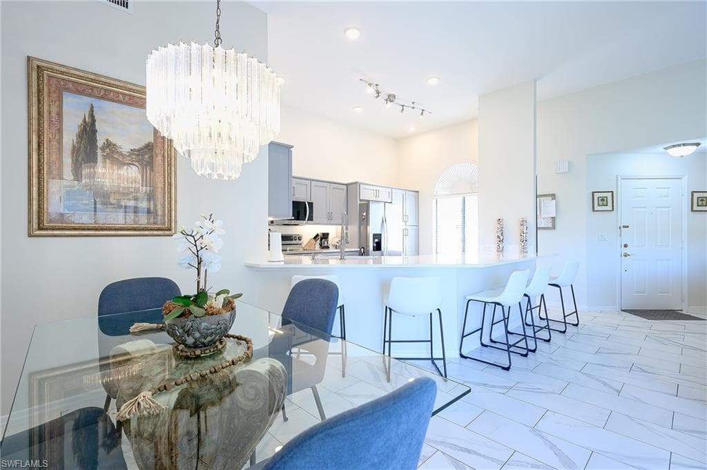661 Windsurf LN # 202, NAPLES FL 34108-13