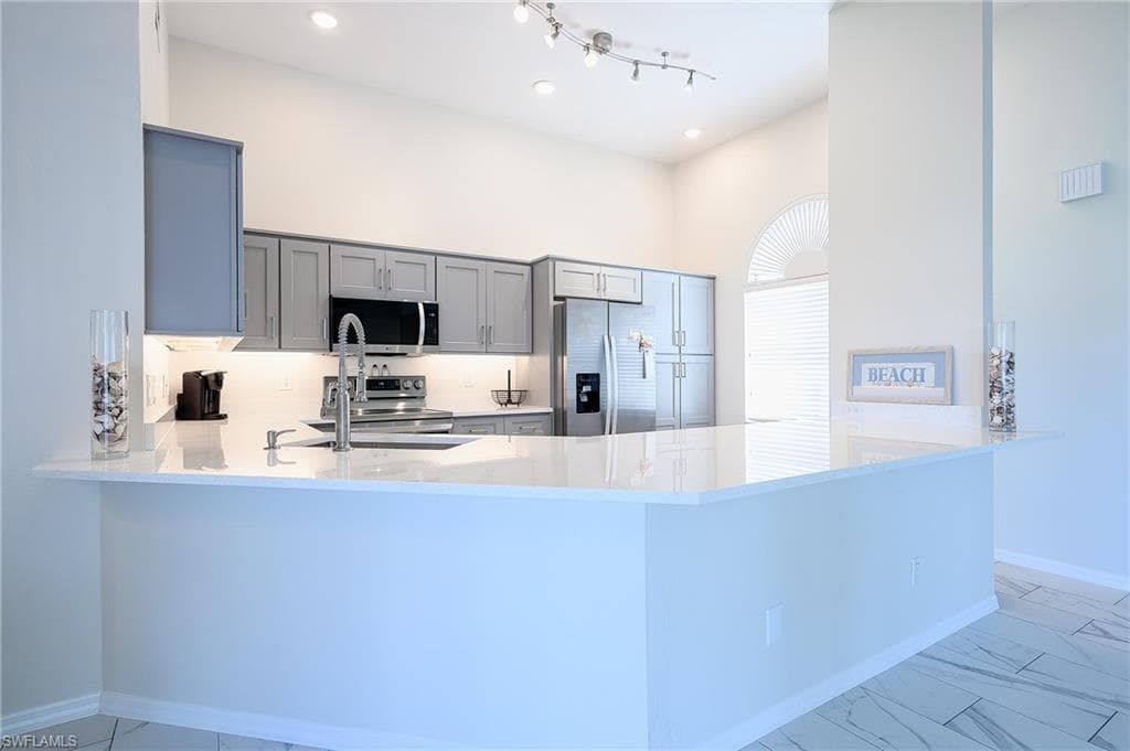 661 Windsurf LN # 202, NAPLES FL 34108-7