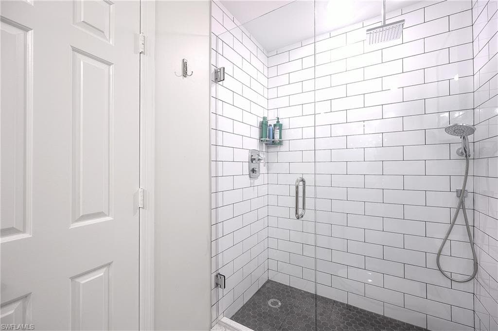 661 Windsurf LN # 202, NAPLES FL 34108-24