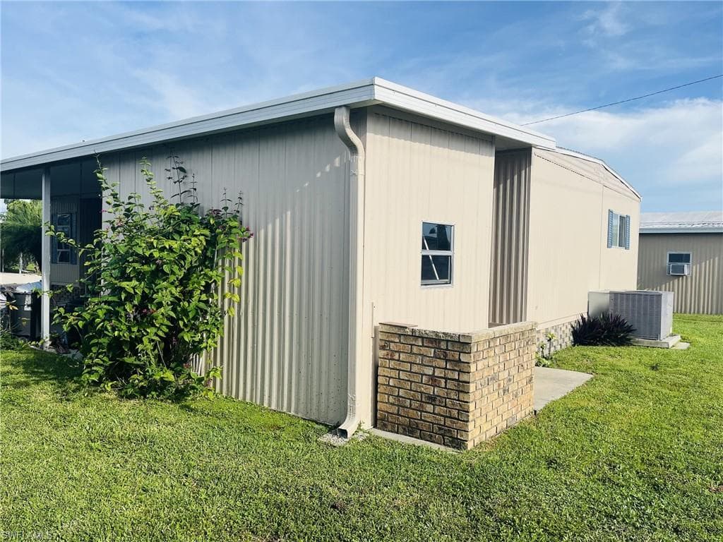 3153 Orchard DR, NORTH FORT MYERS FL 33917-7