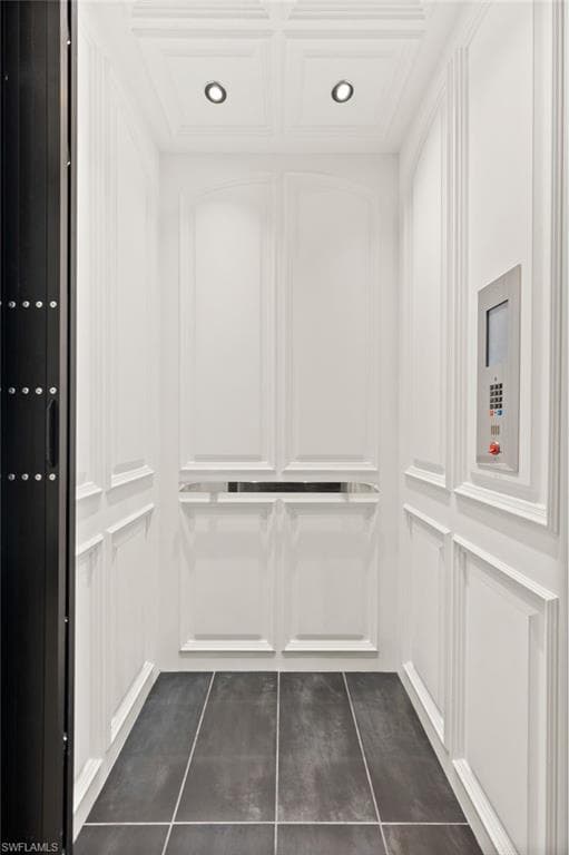 6303 Highcroft DR, NAPLES FL 34119-26