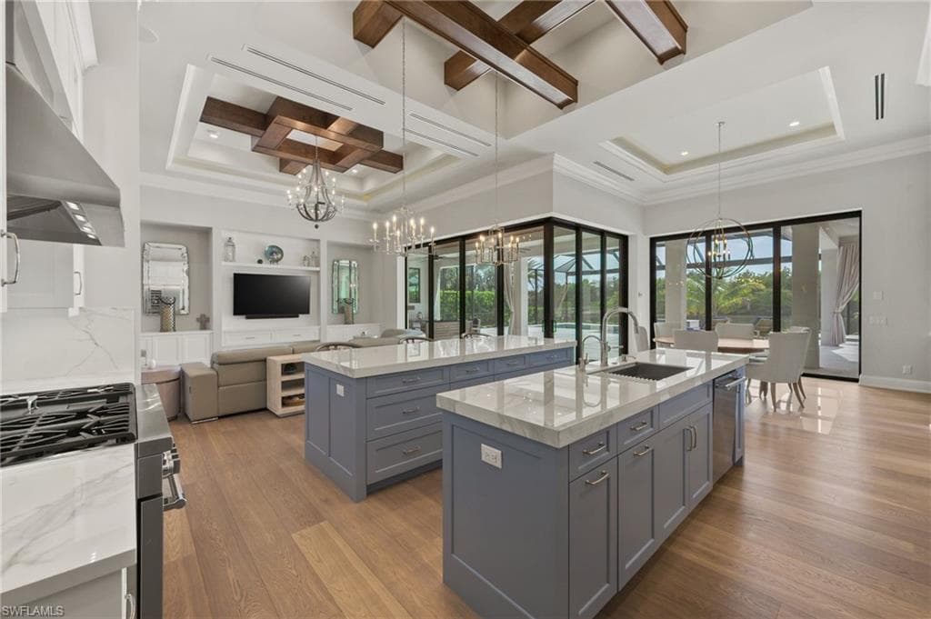 6303 Highcroft DR, NAPLES FL 34119-12