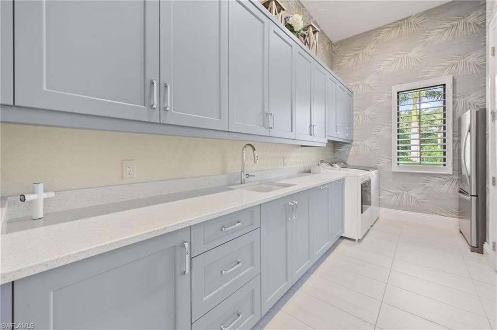 6303 Highcroft DR, NAPLES FL 34119-36