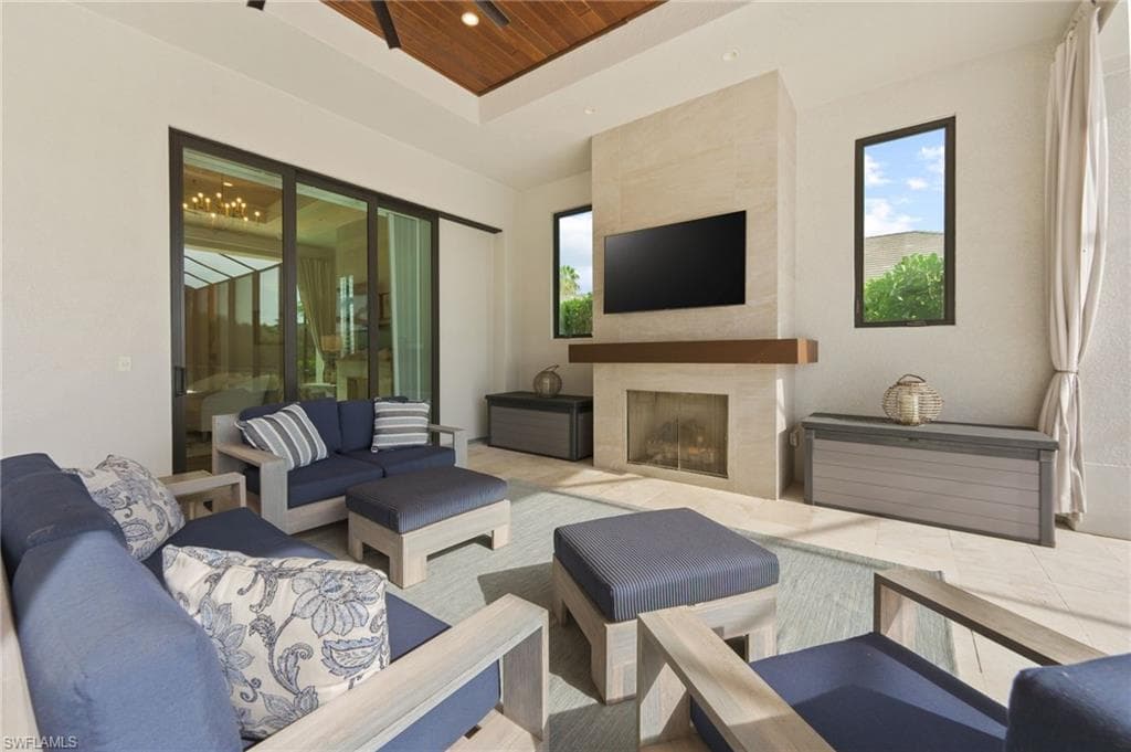 6303 Highcroft DR, NAPLES FL 34119-38