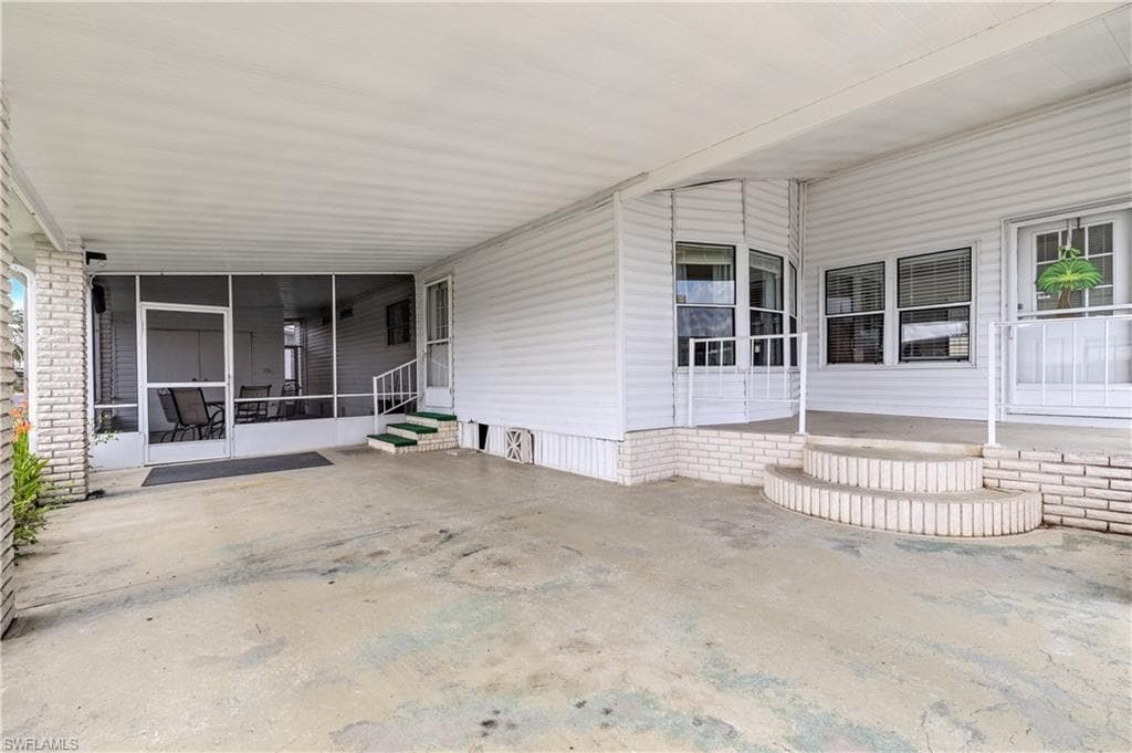 9231 Caloosa DR, NORTH FORT MYERS FL 33903-32