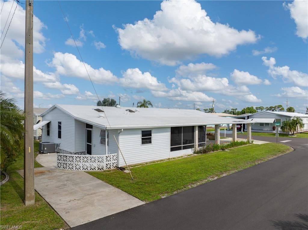 9231 Caloosa DR, NORTH FORT MYERS FL 33903-30