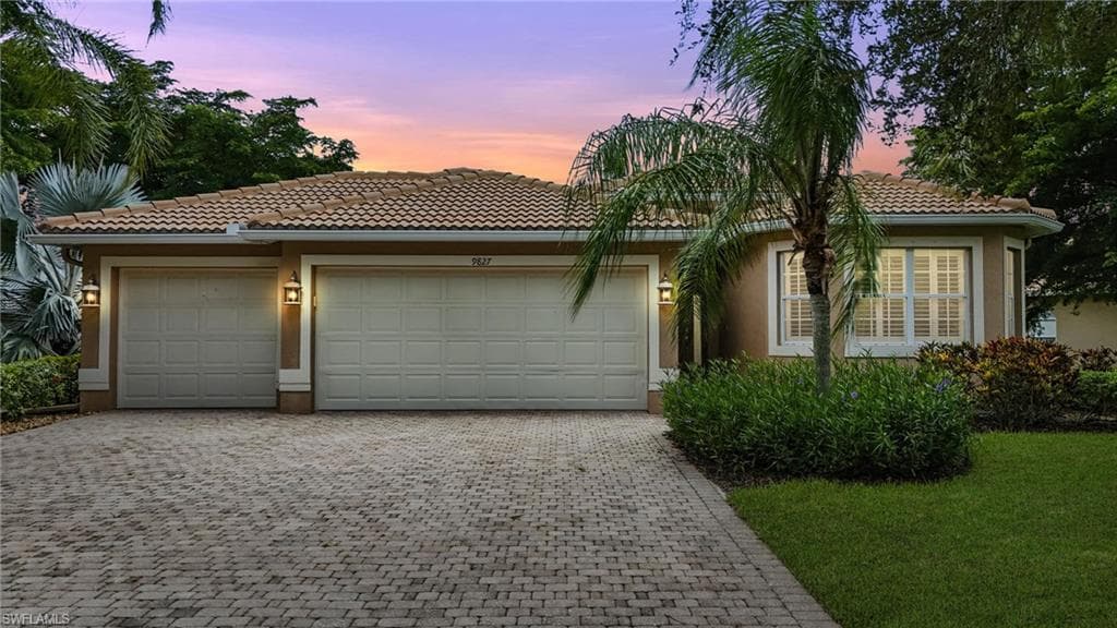 9827 Colonial WALK N, ESTERO FL 33928-39