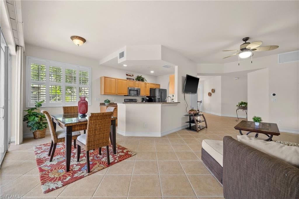 5626 Cape Harbour DR # 102, CAPE CORAL FL 33914-6