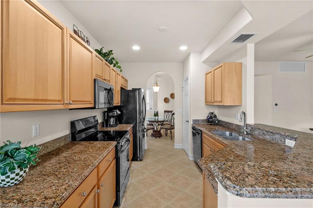 5626 Cape Harbour DR # 102, CAPE CORAL FL 33914-9