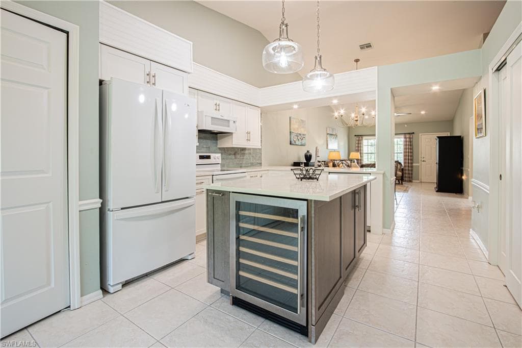 15435 Cedarwood LN # 304, NAPLES FL 34110-11