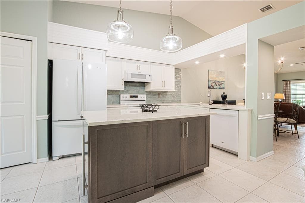 15435 Cedarwood LN # 304, NAPLES FL 34110-10