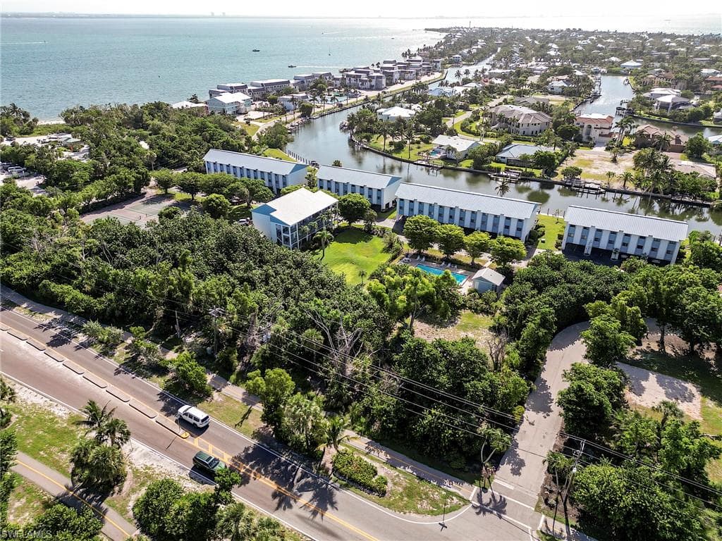 1250 Tennisplace CT # D33, SANIBEL FL 33957-22