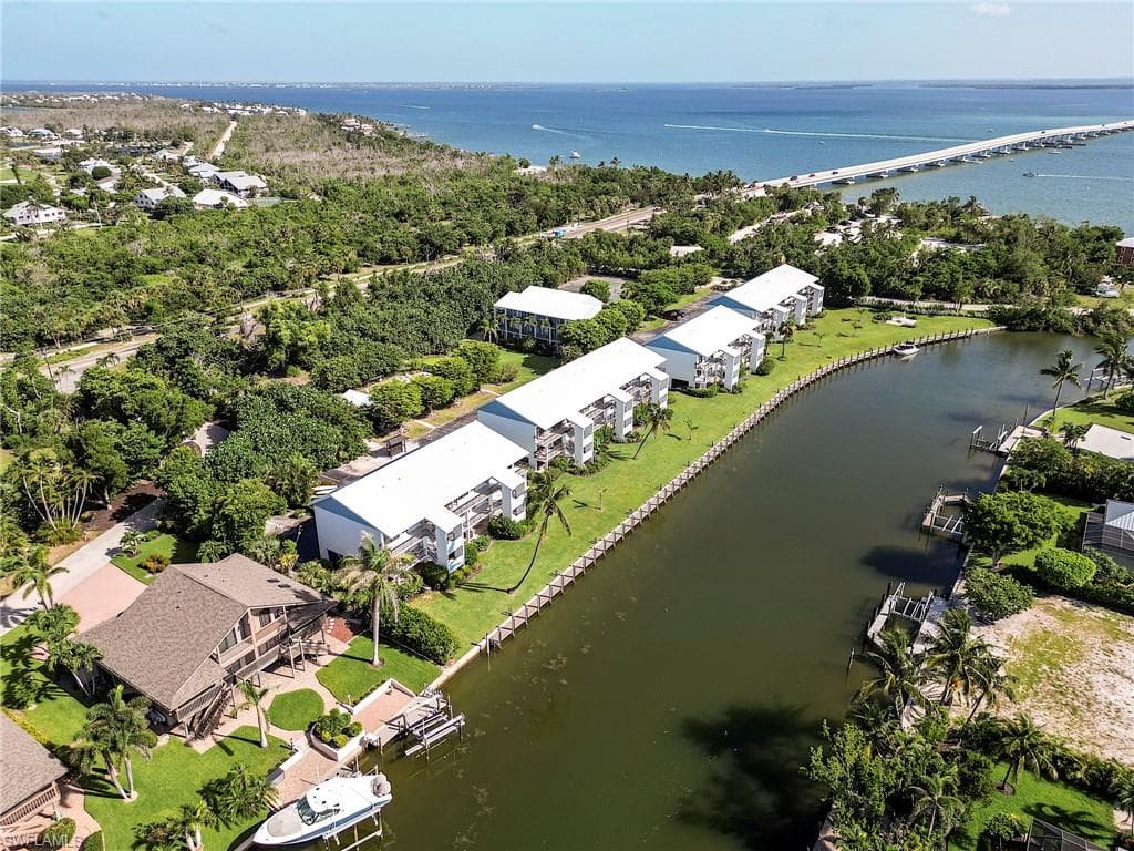 1250 Tennisplace CT # D33, SANIBEL FL 33957-16