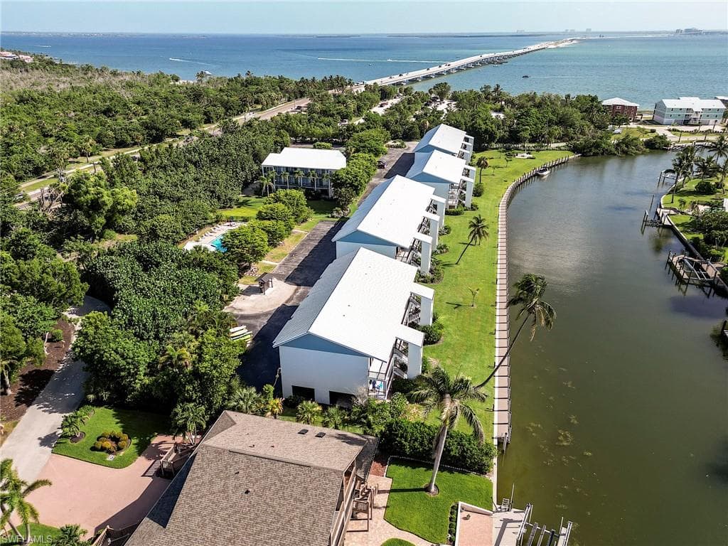 1250 Tennisplace CT # D33, SANIBEL FL 33957-15