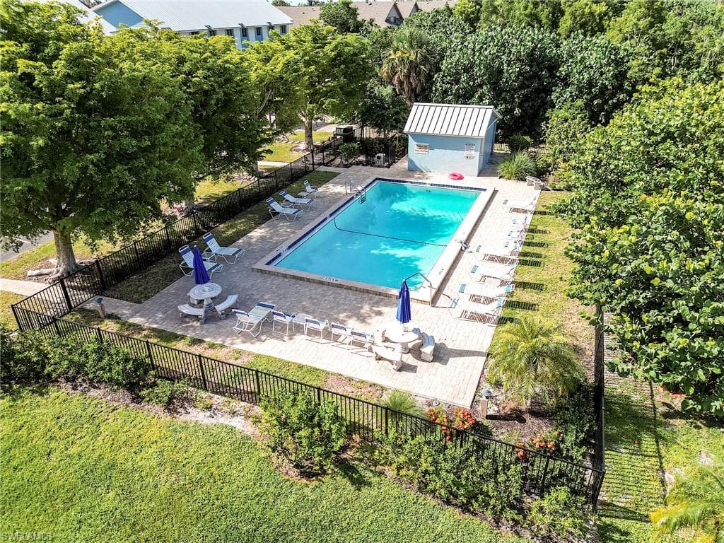 1250 Tennisplace CT # D33, SANIBEL FL 33957-11
