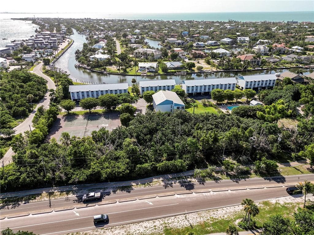 1250 Tennisplace CT # D33, SANIBEL FL 33957-21