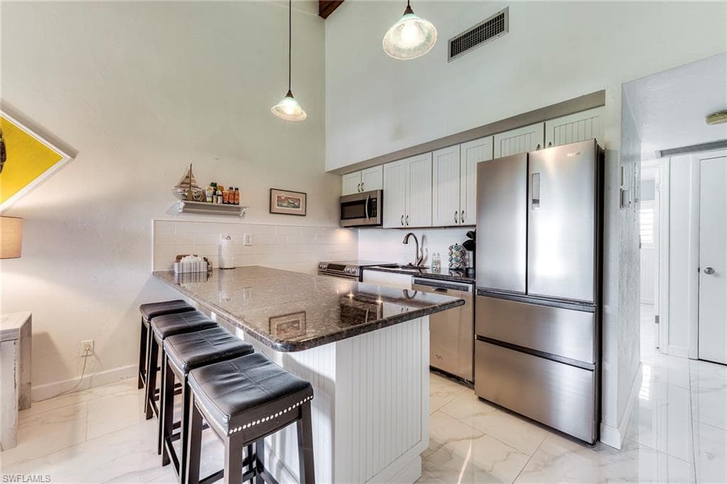 1250 Tennisplace CT # D33, SANIBEL FL 33957-2