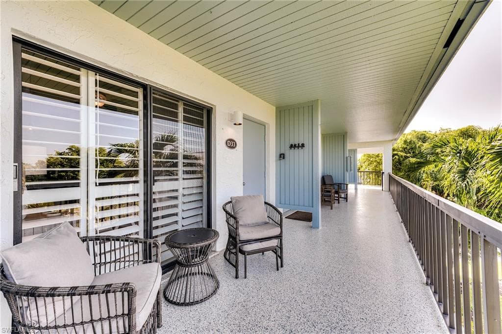 1250 Tennisplace CT # D33, SANIBEL FL 33957-35
