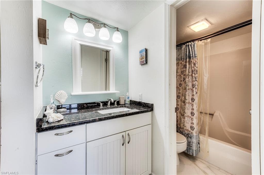 1250 Tennisplace CT # D33, SANIBEL FL 33957-31