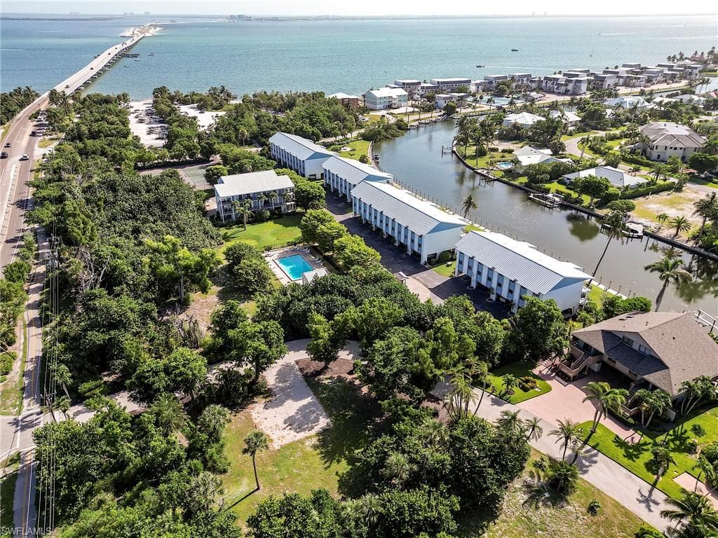 1250 Tennisplace CT # D33, SANIBEL FL 33957-23