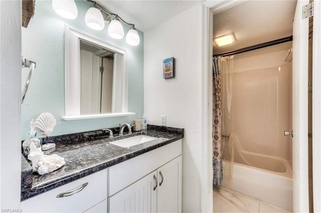 1250 Tennisplace CT # D33, SANIBEL FL 33957-33