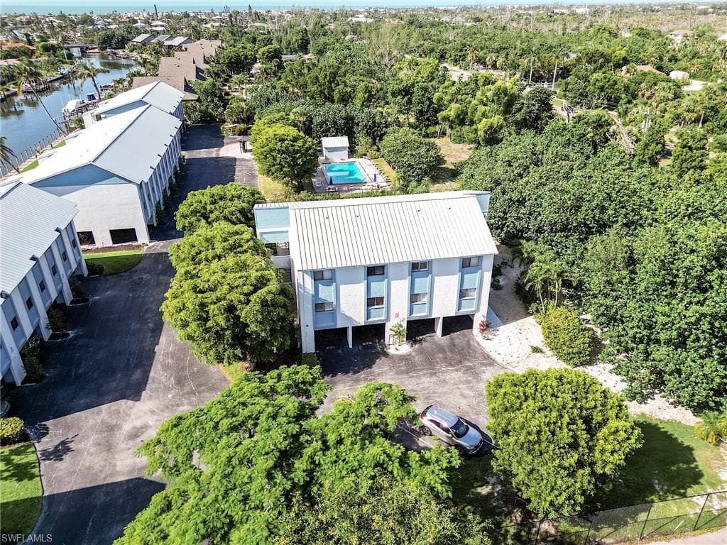 1250 Tennisplace CT # D33, SANIBEL FL 33957-9