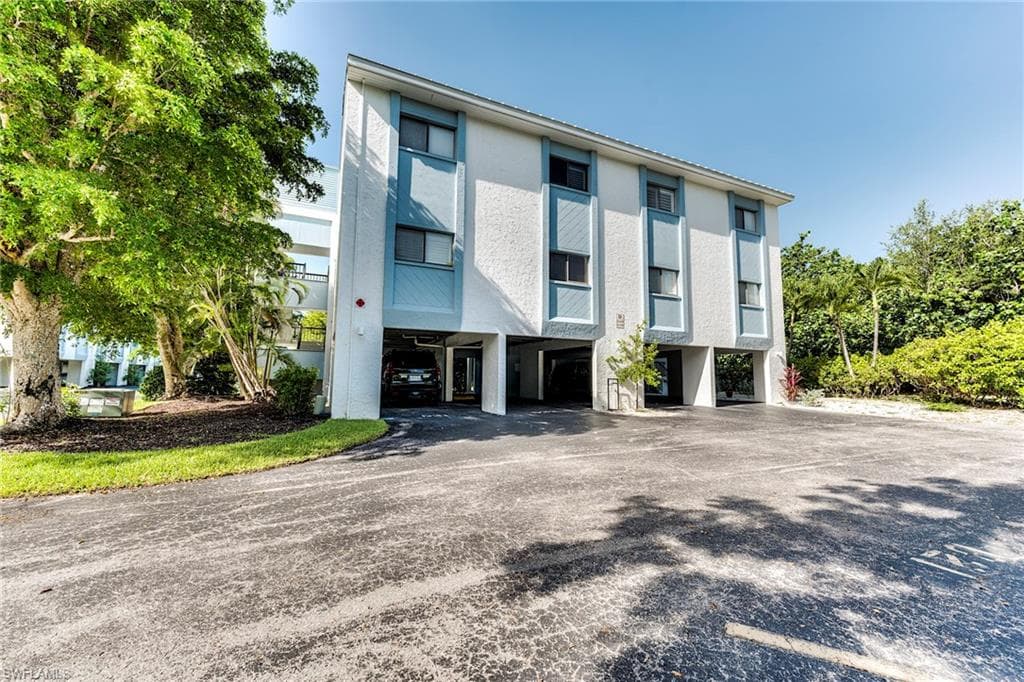 1250 Tennisplace CT # D33, SANIBEL FL 33957-40