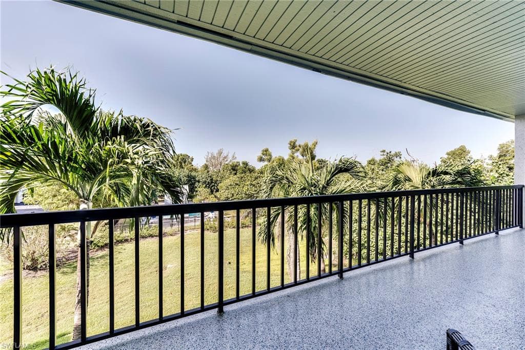 1250 Tennisplace CT # D33, SANIBEL FL 33957-36