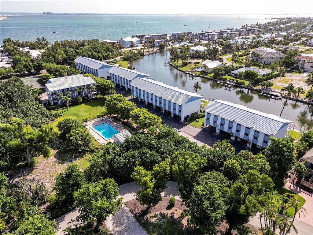 1250 Tennisplace CT # D33, SANIBEL FL 33957-14