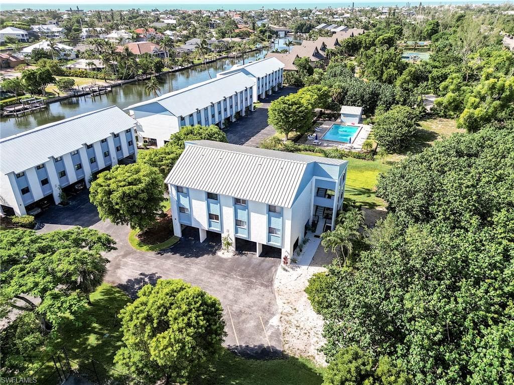 1250 Tennisplace CT # D33, SANIBEL FL 33957-10