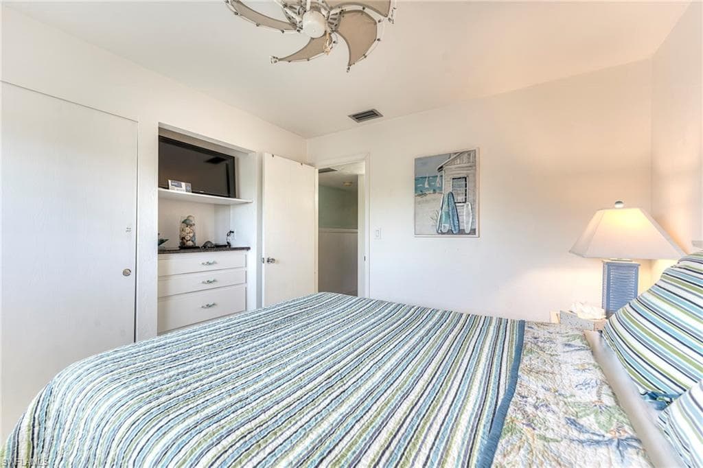 1250 Tennisplace CT # D33, SANIBEL FL 33957-30