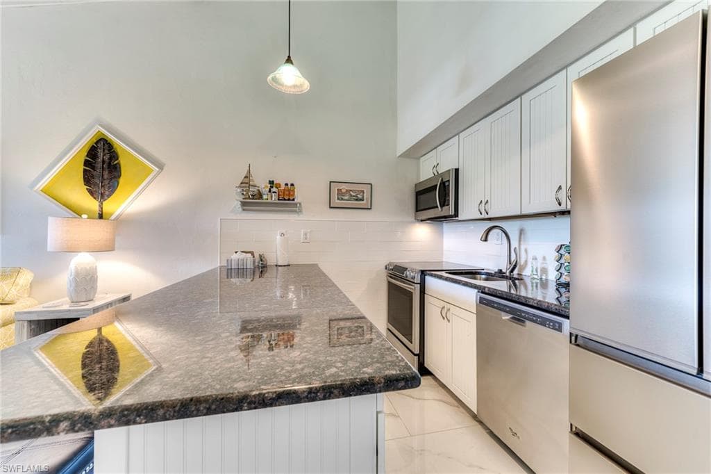 1250 Tennisplace CT # D33, SANIBEL FL 33957-7
