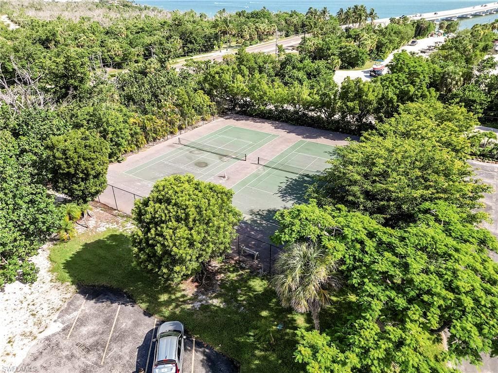 1250 Tennisplace CT # D33, SANIBEL FL 33957-24