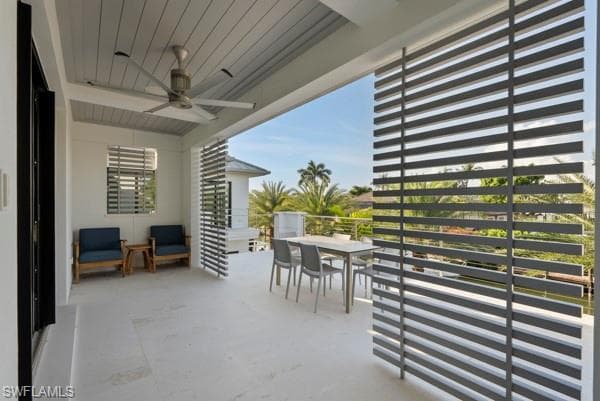 2201 Shad CT, NAPLES FL 34102-18
