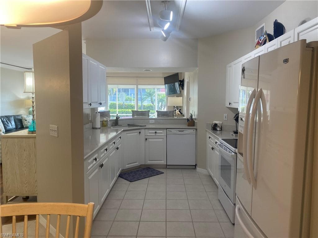 295 Waterside CIR # 102, MARCO ISLAND FL 34145-6