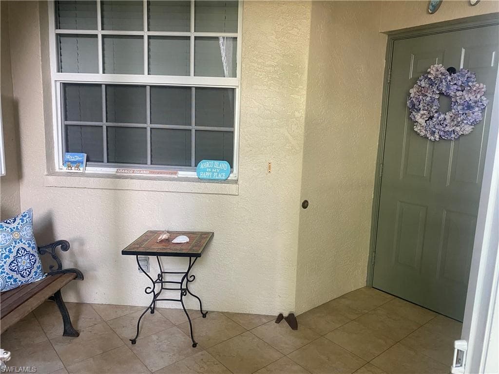 295 Waterside CIR # 102, MARCO ISLAND FL 34145-2