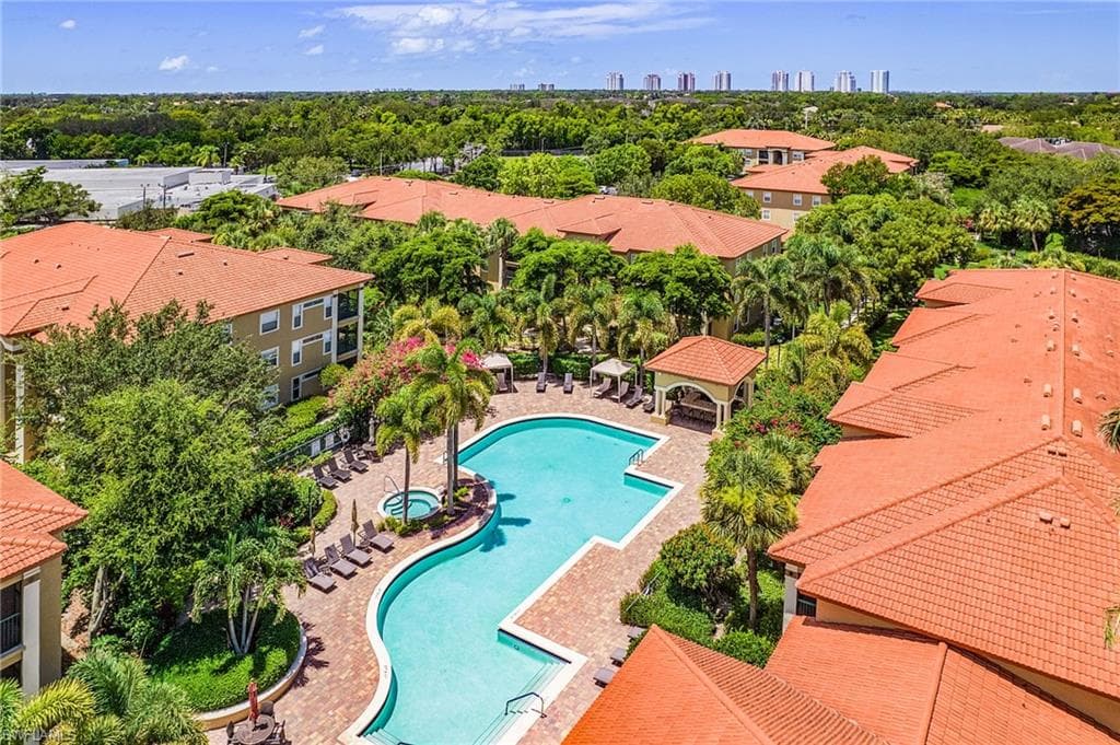 8920 Colonnades CT E # 524, BONITA SPRINGS FL 34135-1