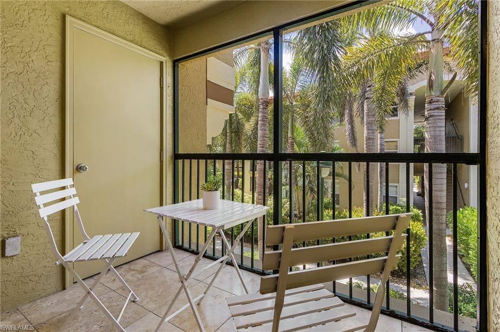 8920 Colonnades CT E # 524, BONITA SPRINGS FL 34135-16