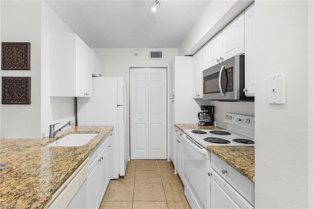 8920 Colonnades CT E # 524, BONITA SPRINGS FL 34135-9