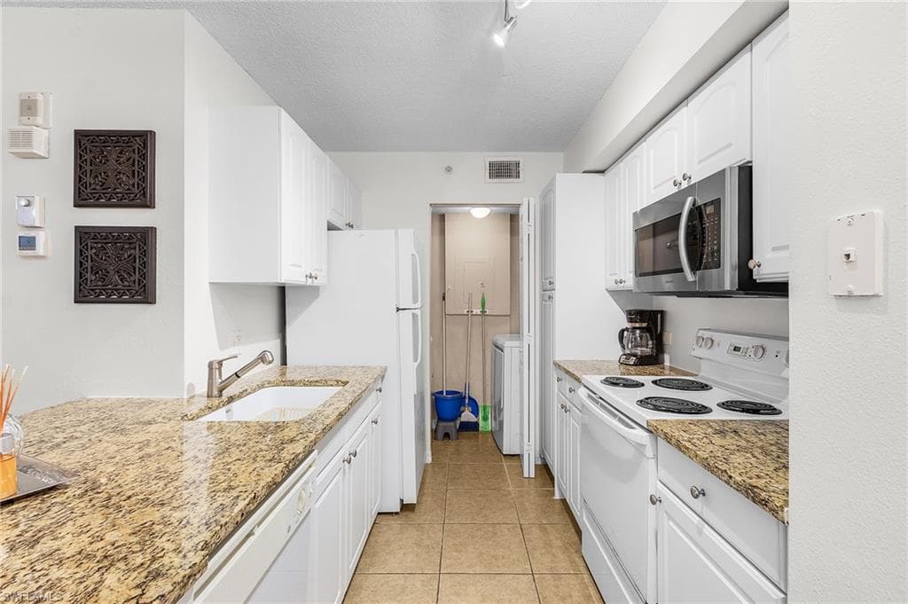 8920 Colonnades CT E # 524, BONITA SPRINGS FL 34135-10