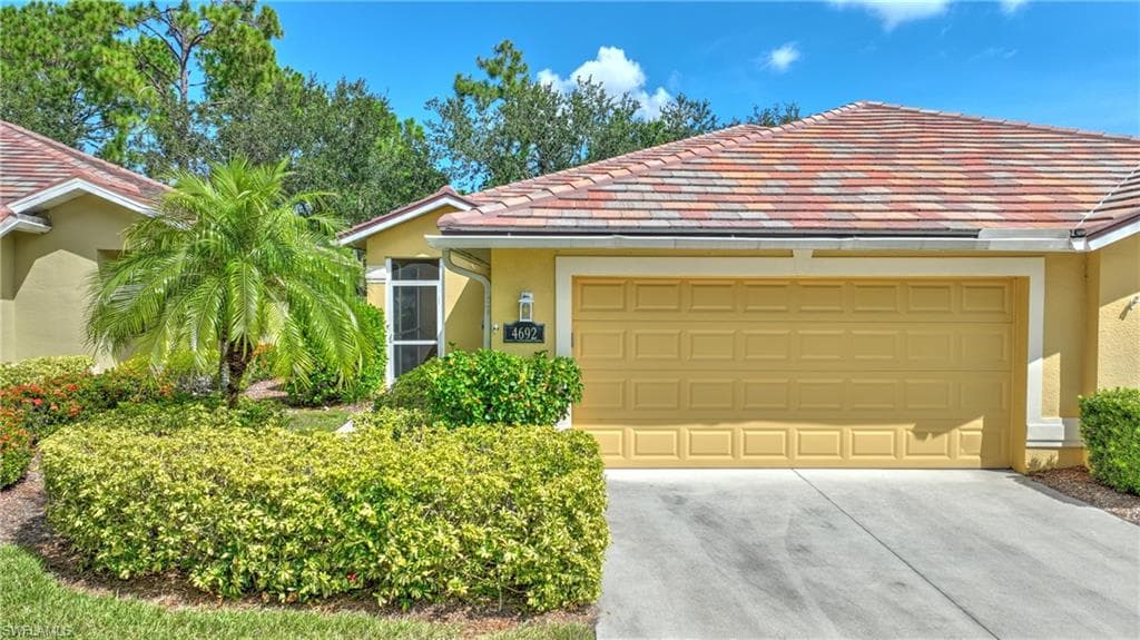 4692 Fairloop RUN, LEHIGH ACRES FL 33973-1