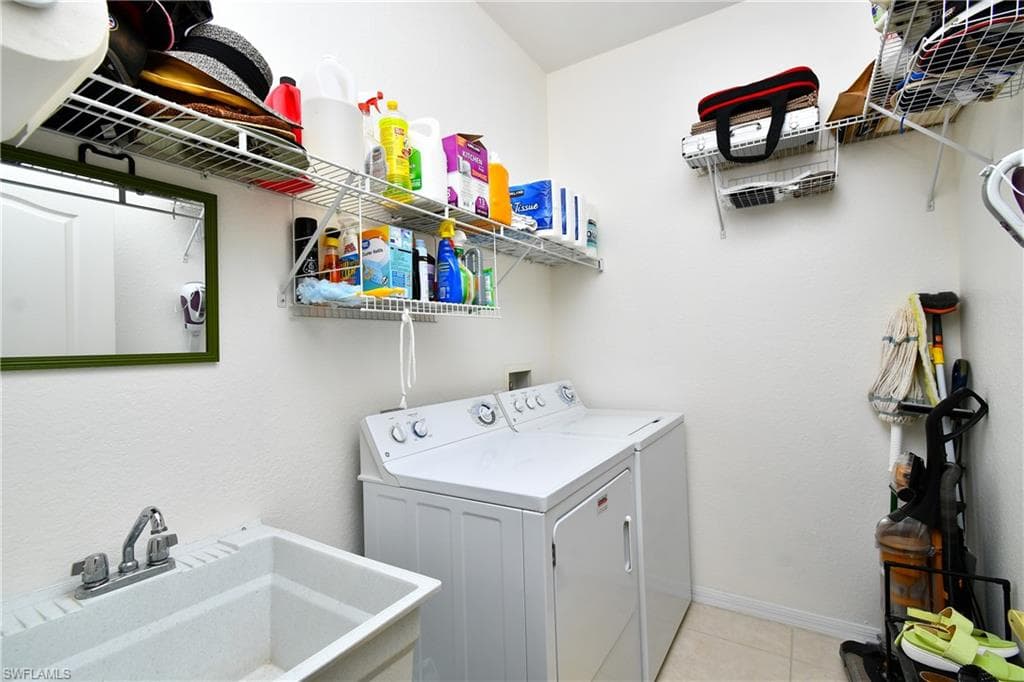 4692 Fairloop RUN, LEHIGH ACRES FL 33973-23