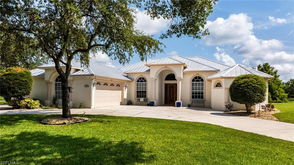 18190 Riverwind DR, ALVA FL 33920-1