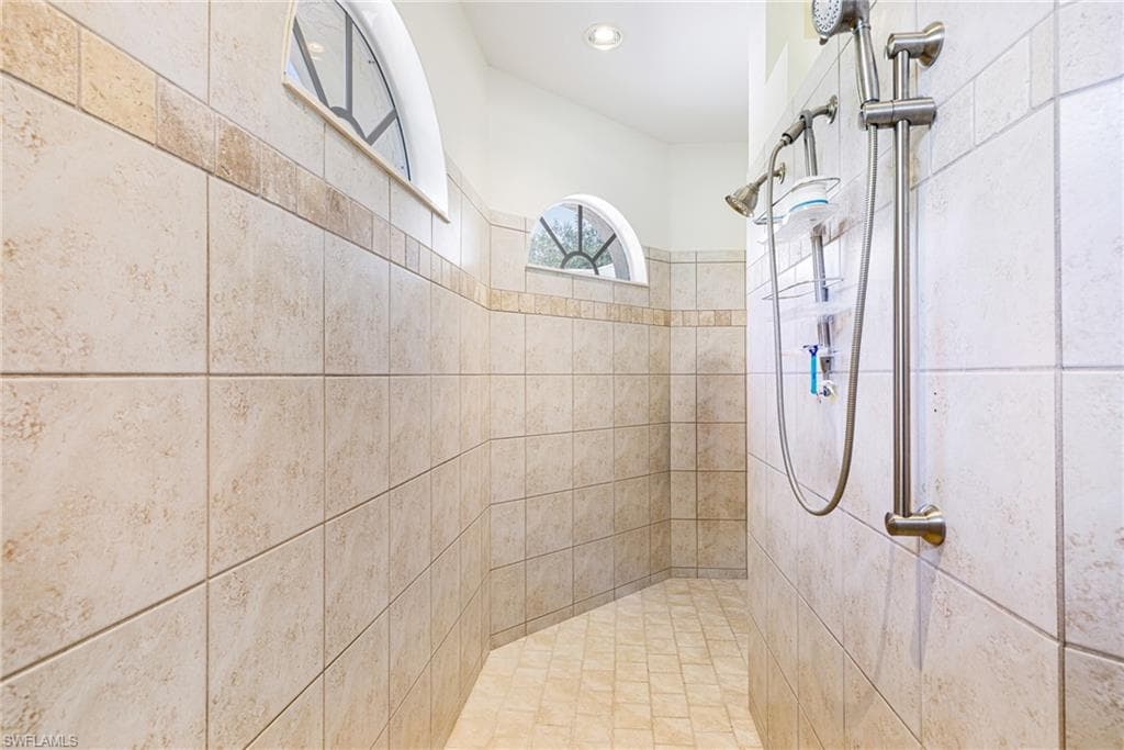 18190 Riverwind DR, ALVA FL 33920-20