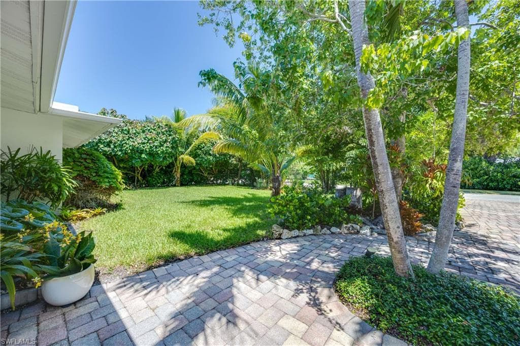 1304 Milano DR, NAPLES FL 34103-35
