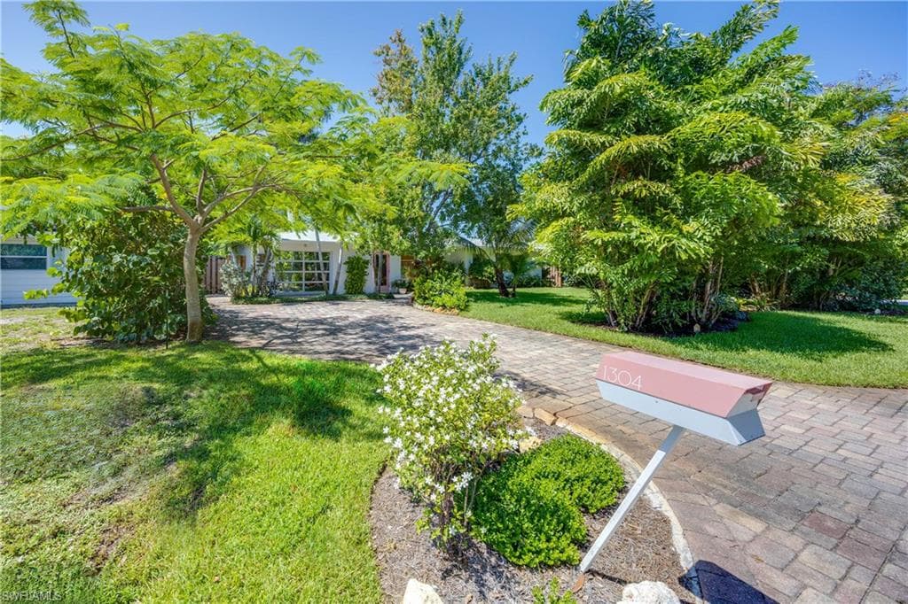 1304 Milano DR, NAPLES FL 34103-34