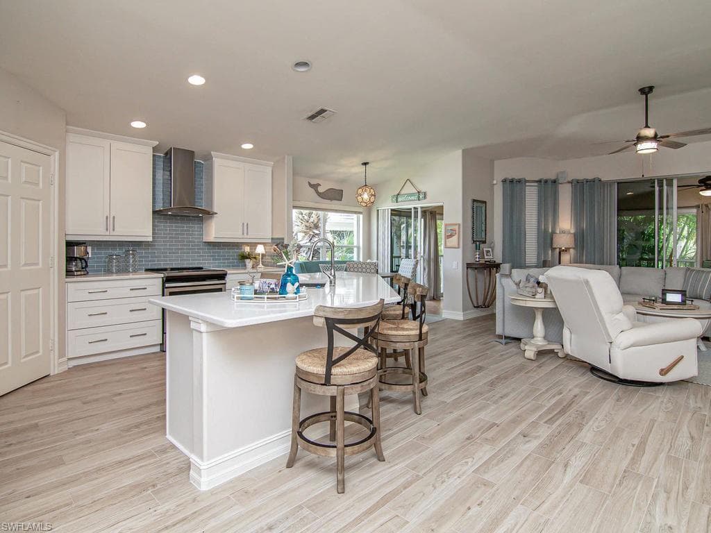 945 Carrick Bend CIR # 201, NAPLES FL 34110-1