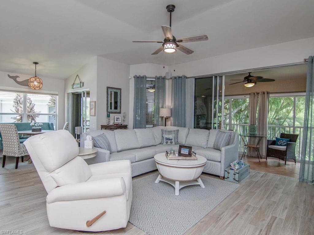 945 Carrick Bend CIR # 201, NAPLES FL 34110-2