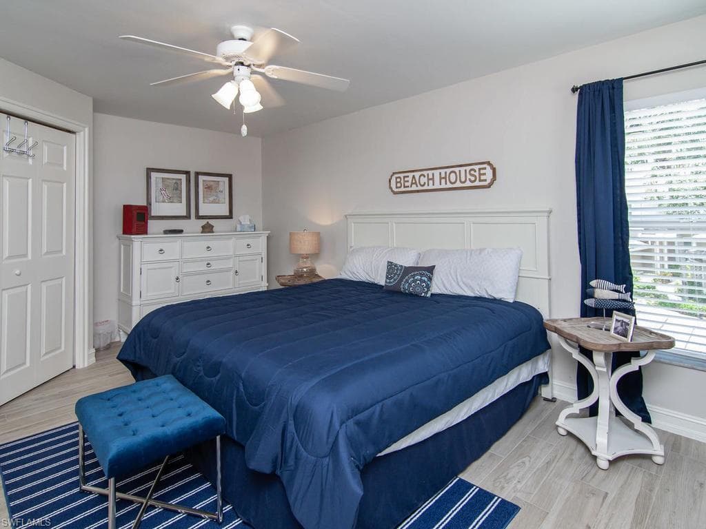 945 Carrick Bend CIR # 201, NAPLES FL 34110-8