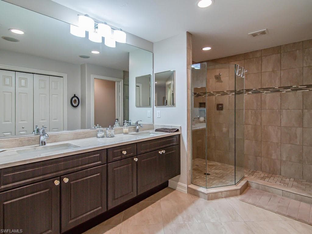 945 Carrick Bend CIR # 201, NAPLES FL 34110-9